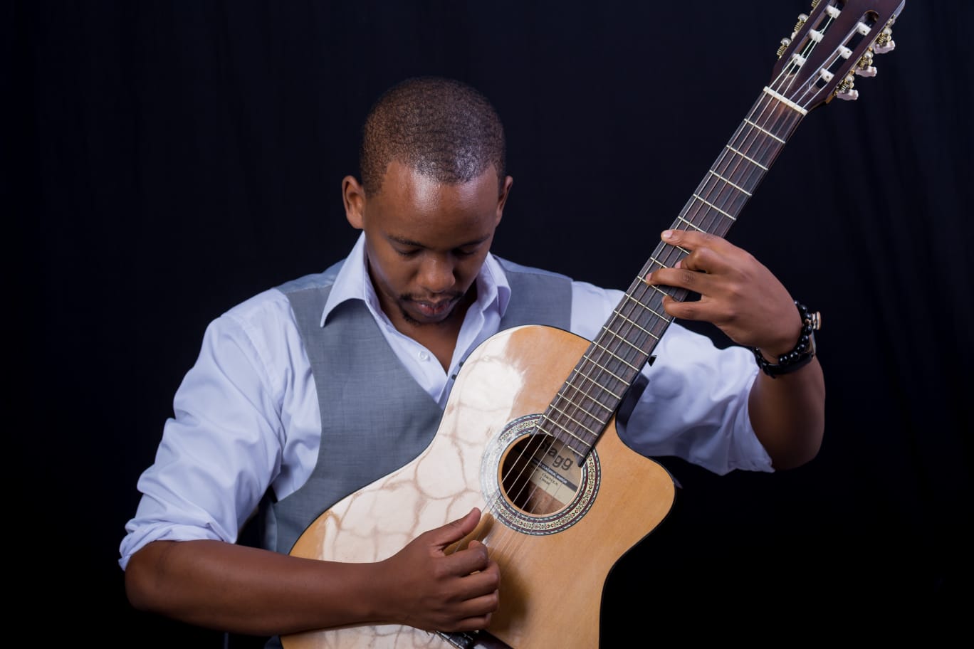 Kevin Munyi Guitarist